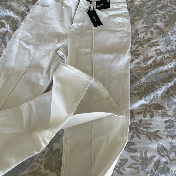 Express skyscraper mid rise, white jeans. - Picture 4 of 7